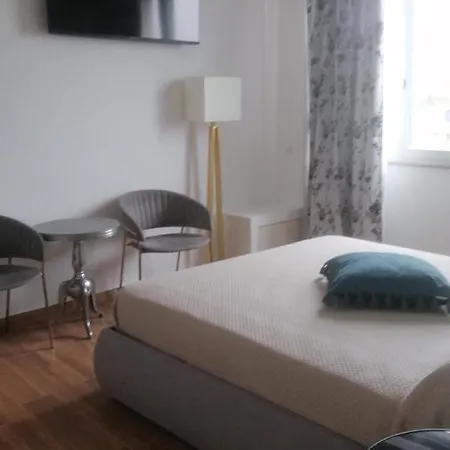 Bed & Breakfast Mini Incity-close Train Station And Port- 4*