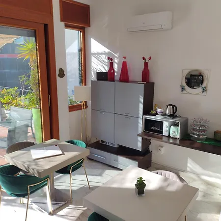 Mini Incity-close Train Station And Port-