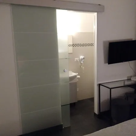 Mini Incity-close Train Station And Port-