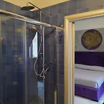 לינה וארוחת בוקר Mini Incity-close Train Station And Port- 4*