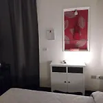 Mini Incity-close Train Station And Port- Bed and Breakfast Σαλέρνο