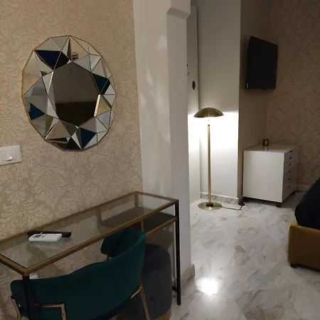 Mini Incity-close Train Station And Port-