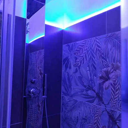 Mini Incity-close Train Station And Port-